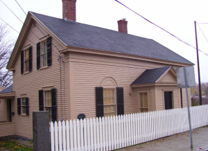 Gatekeepers House, Lowell Heritage State Park, Lowell, Mass., before becoming part of the Historic Curatorship Program. Photo: Massachusetts Department of Conservation and Recreation 