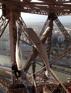 Eiffel Tower Turbine install