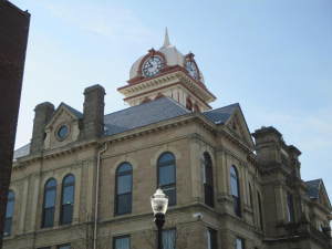 In 2014, a reroofing project was completed by Architectural Roofing Contractors Inc. on the courthouse that now boasts Bellaforté Slate roofing in the European-VariBlend color blend.